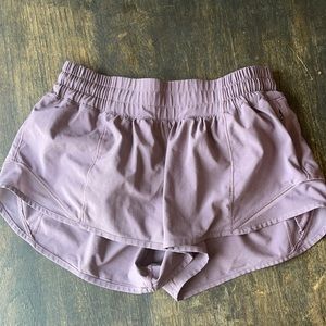 Lulu Lemon Hotty Hot Short II *2.5”